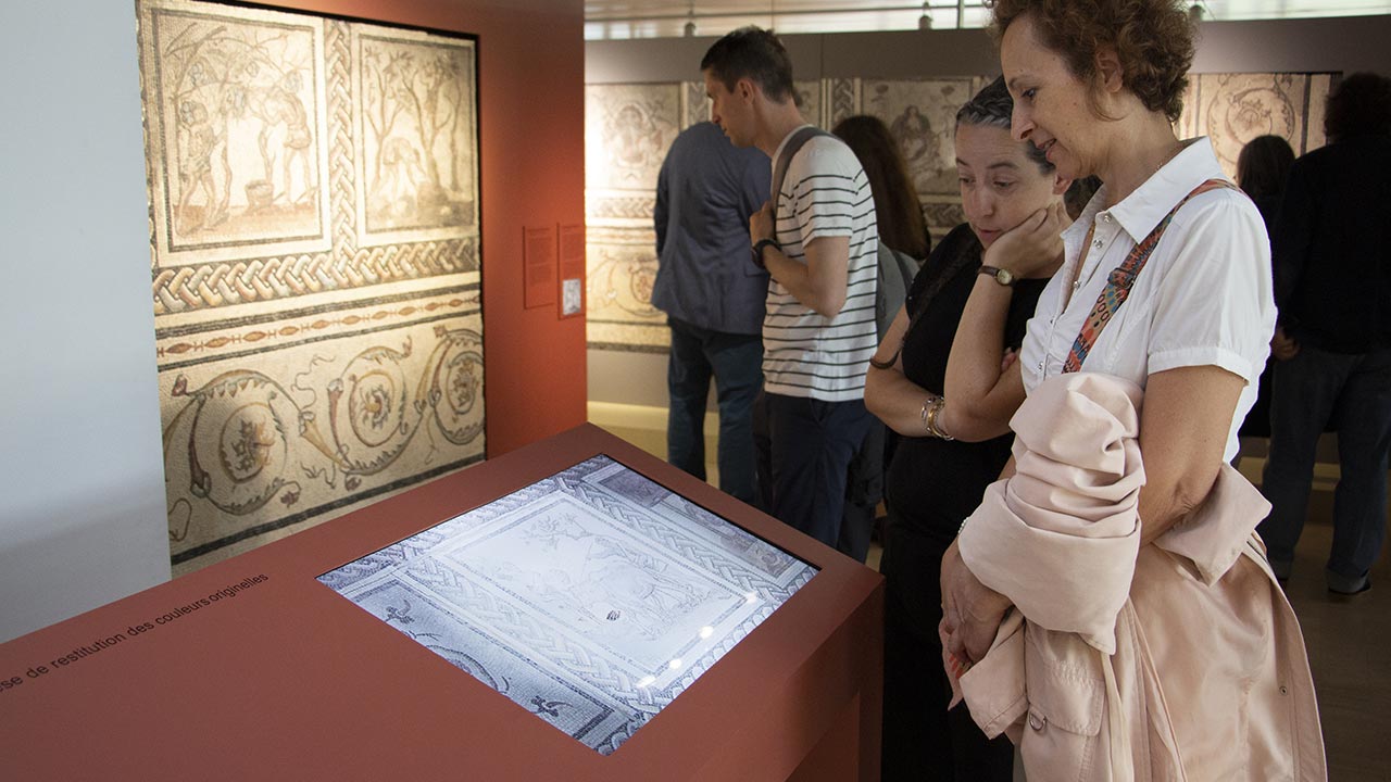 image de l'exposition sur la mosaïque des saisons